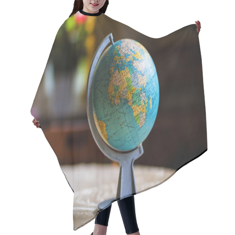 Personality  Old Globe Hair Cutting Cape