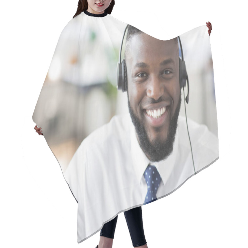 Personality  Portrait Of Cheerful African Customer Service Representative With Headset Hair Cutting Cape