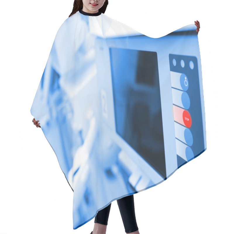 Personality  Monitor Of Hi-tech Computer Hair Cutting Cape