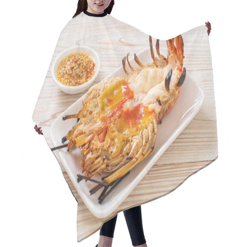 Personality  Grilled Fresh Giant River Prawn With Spicy Seafood Dipping Sauce Hair Cutting Cape