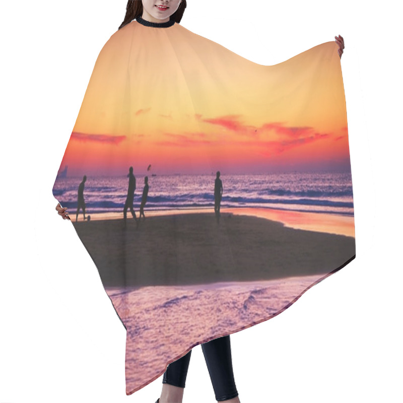 Personality  Beach In Dubai Hair Cutting Cape