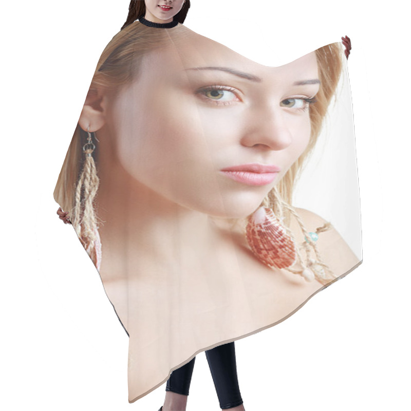 Personality  Peculiar Woman With Shell Earrings Hair Cutting Cape