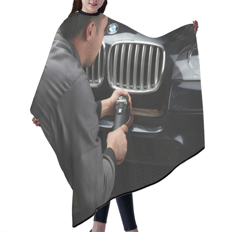 Personality  Car Service. Polishing Of The Bumper Car Hair Cutting Cape