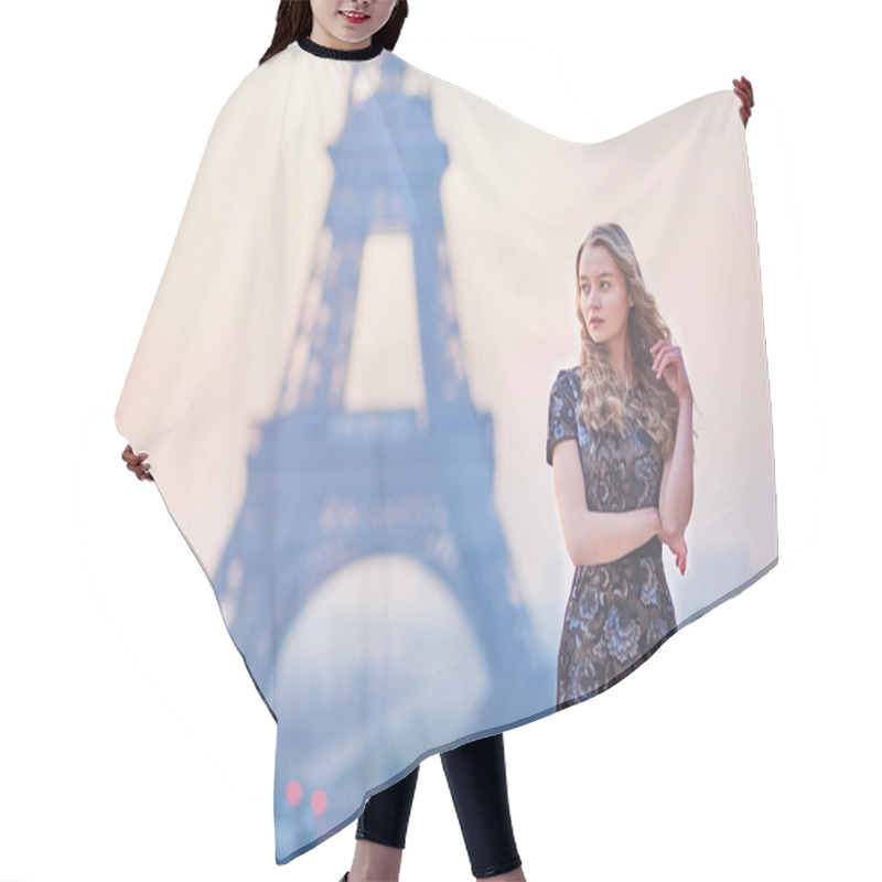 Personality  Beautiful Elegant Parisian Woman Near The Eiffel Tower Hair Cutting Cape