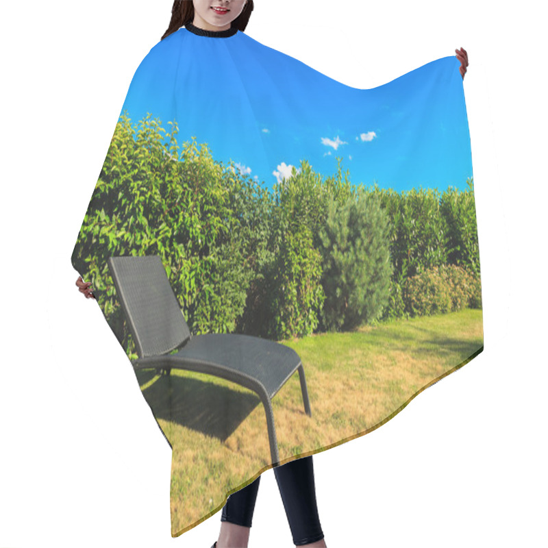 Personality  Lawn Chair Hair Cutting Cape