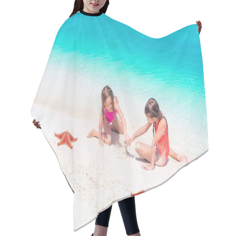 Personality  Adorable Little Girls With Starfish On White Empty Beach Hair Cutting Cape