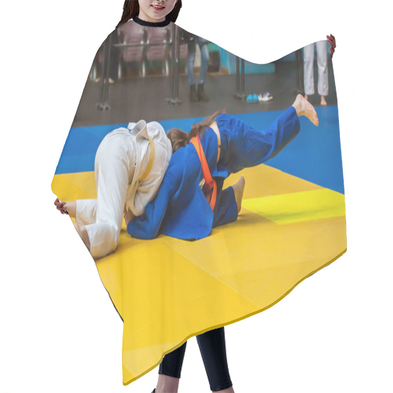 Personality  Girls In Judo Hair Cutting Cape