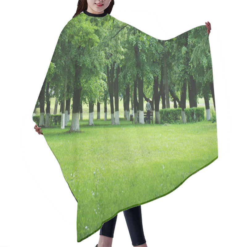 Personality  Green Park, Summer Background Hair Cutting Cape