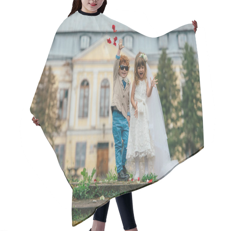 Personality  Two Funny Little Bride And Groom Hair Cutting Cape