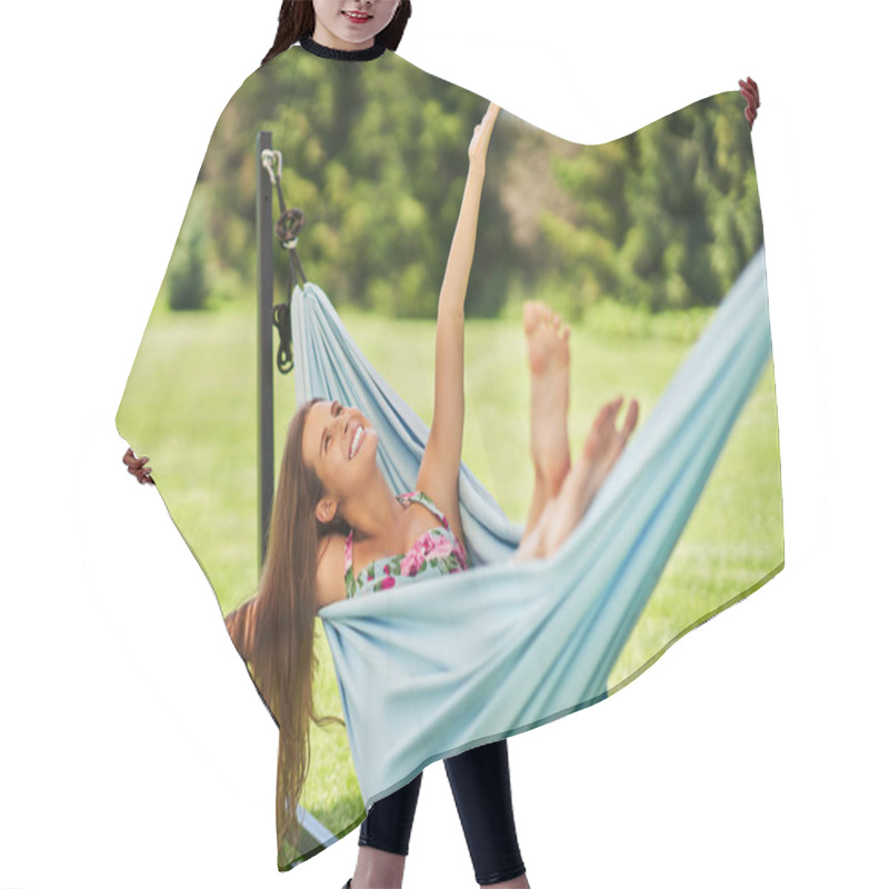 Personality  Pretty Woman Relaxing In Hammock Hair Cutting Cape