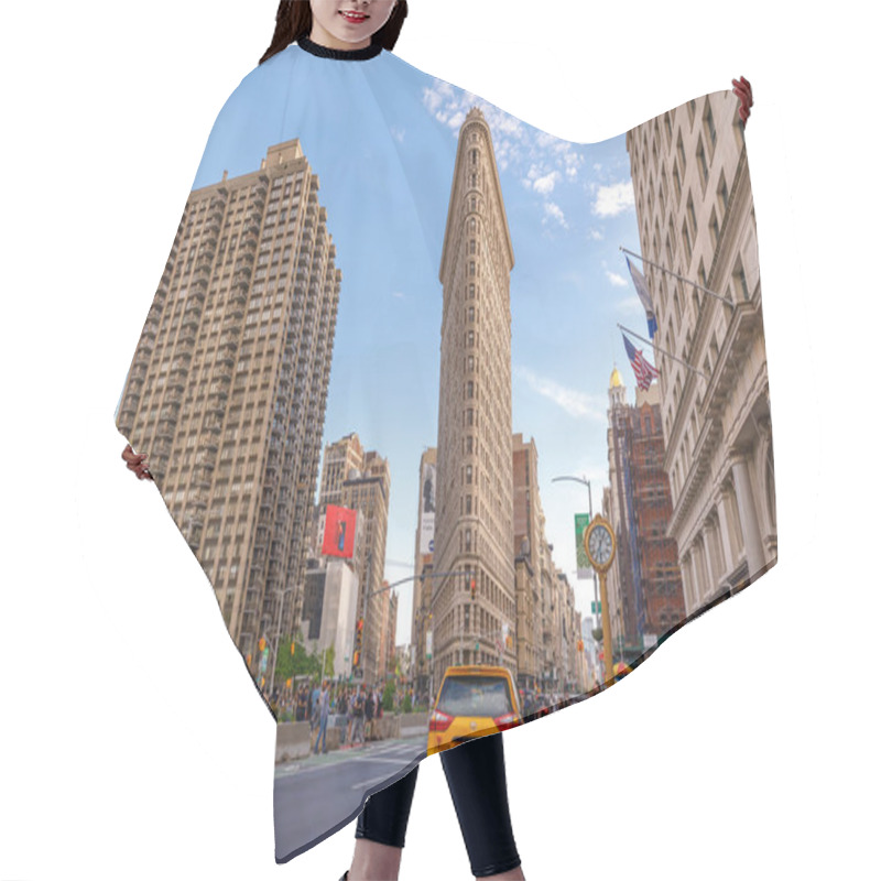 Personality  New York, United States - May 12, 2018 : Flat Iron Building Facade, One Of The First Skyscrapers Ever Built, With NYC Fifth Avenue And Taxi Cabs Hair Cutting Cape