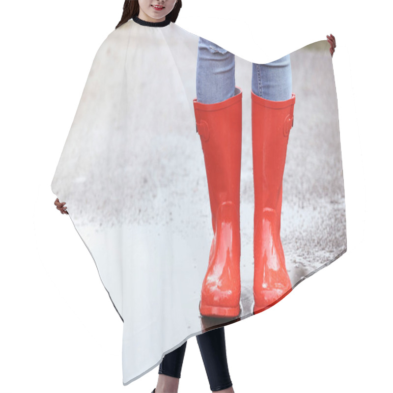 Personality  Woman Wearing Red Rubber Boots After Rain Hair Cutting Cape