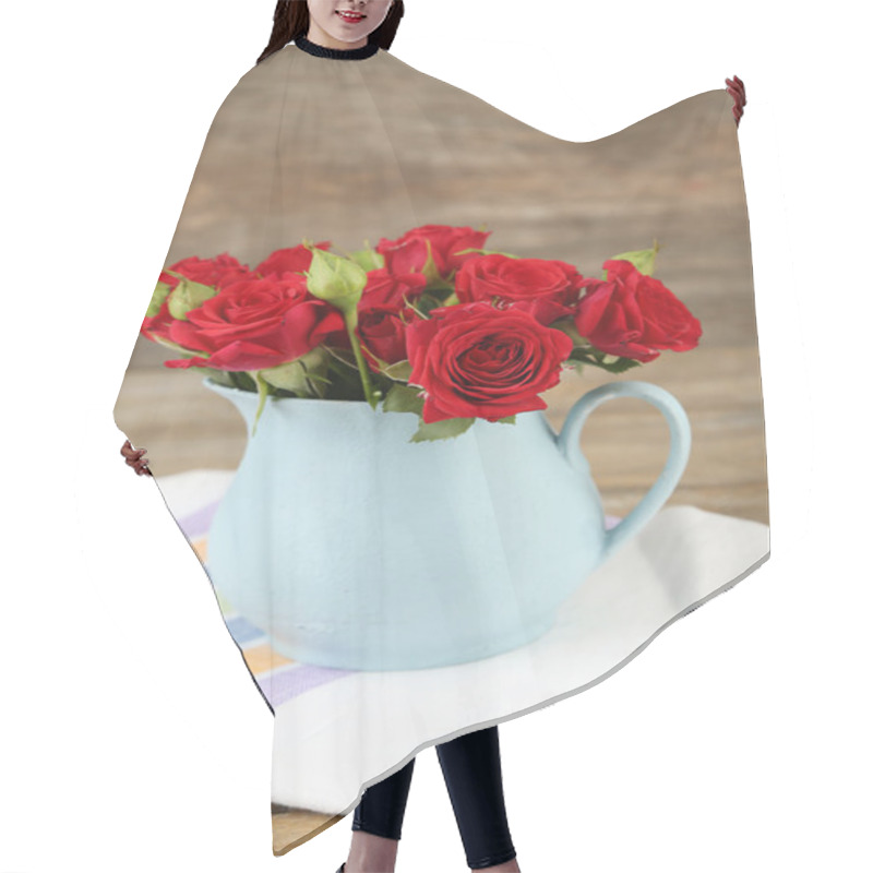 Personality  Bouquet Of Red Roses In Vase On Wooden Background Hair Cutting Cape