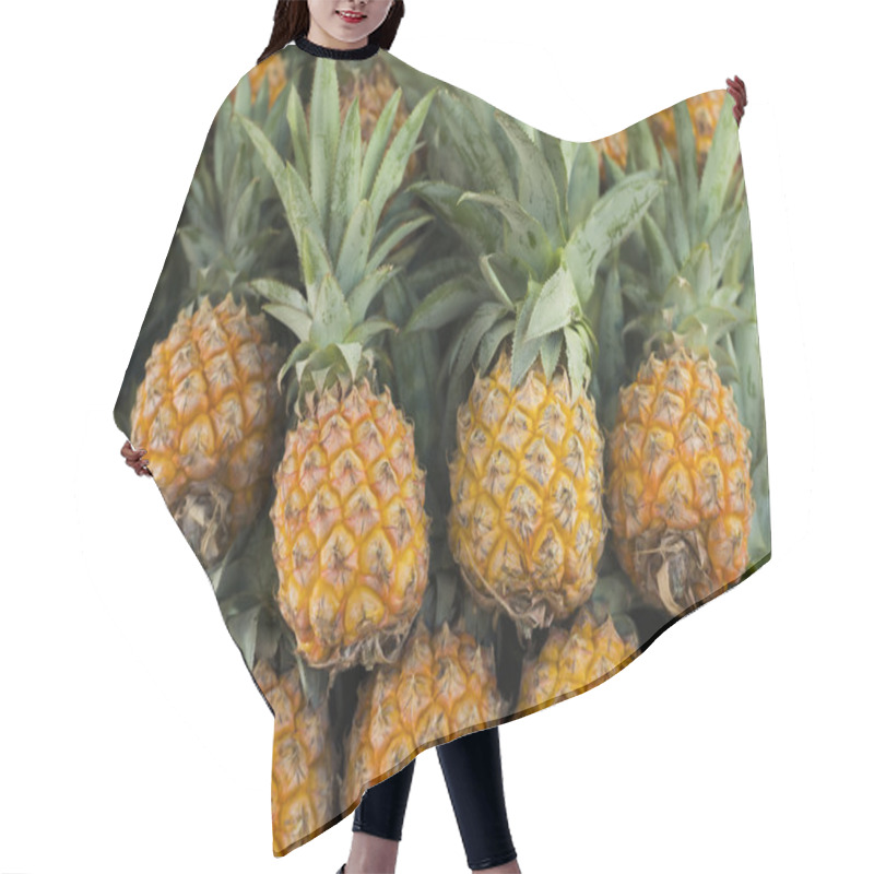 Personality  Fresh Ripe Pineapples Hair Cutting Cape