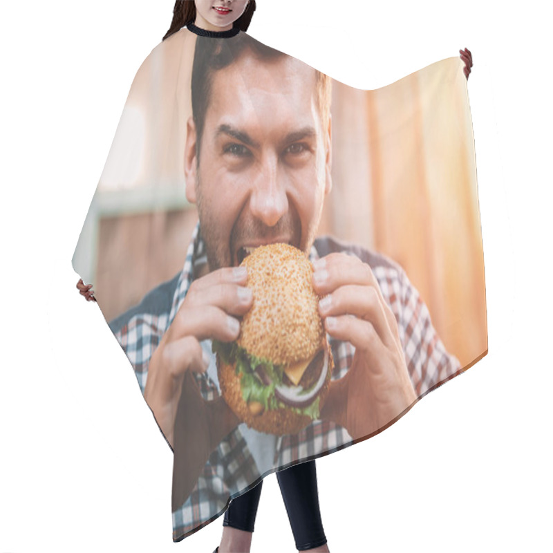 Personality  Man Eating Hamburger  Hair Cutting Cape