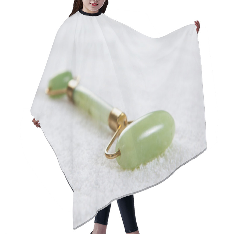 Personality  Jade Roller Hair Cutting Cape