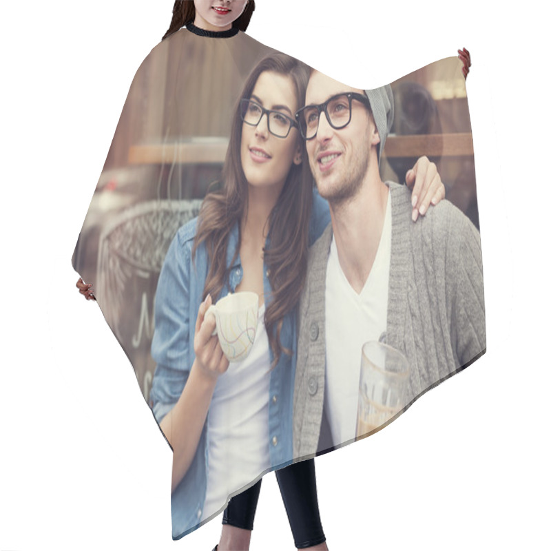 Personality  Couple Drinking Coffee Hair Cutting Cape