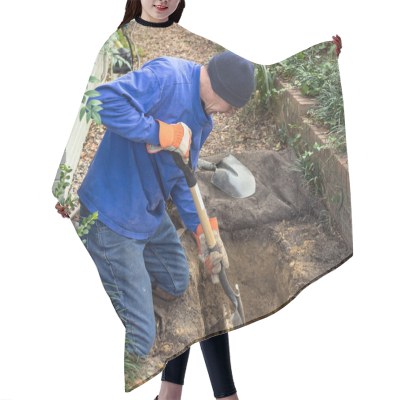 Personality  Man Digging Trench To Replace Sewer Line Pipes And Lawn Sprinkle Hair Cutting Cape