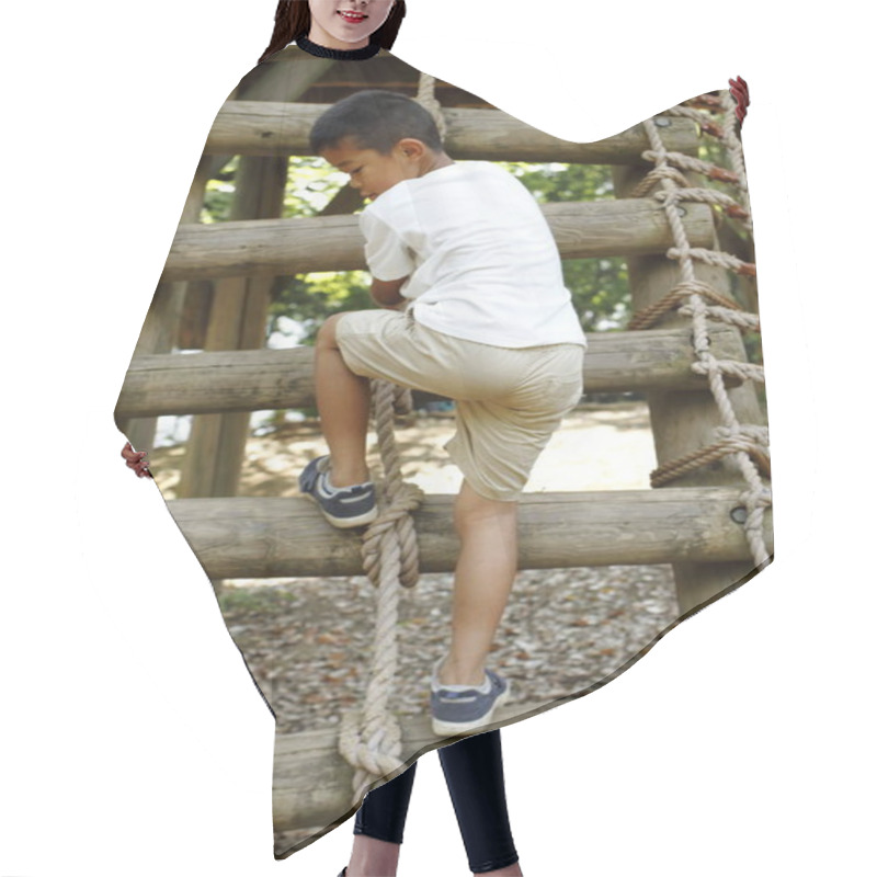 Personality  Japanese Boy Climbing On The Wall (second Grade At Elementary School) Hair Cutting Cape