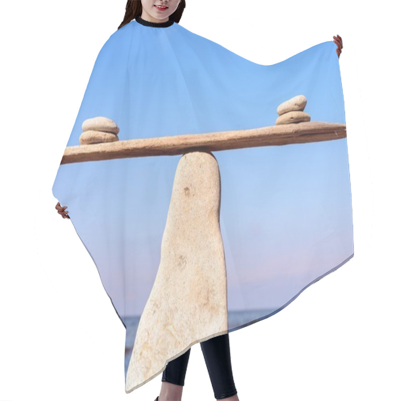 Personality  Balanced Of Stones Hair Cutting Cape