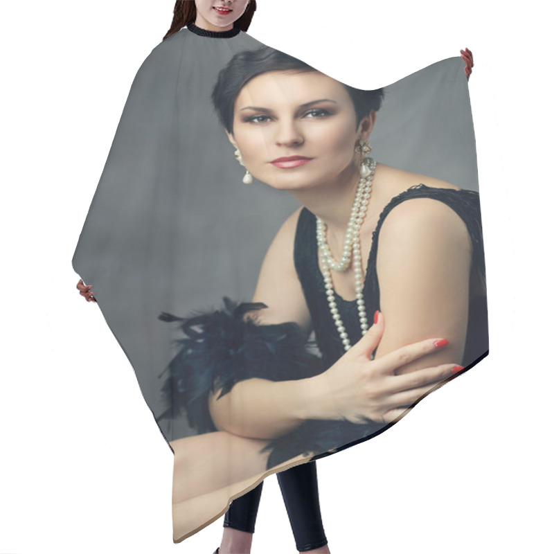 Personality  Retro Flapper Woman Hair Cutting Cape