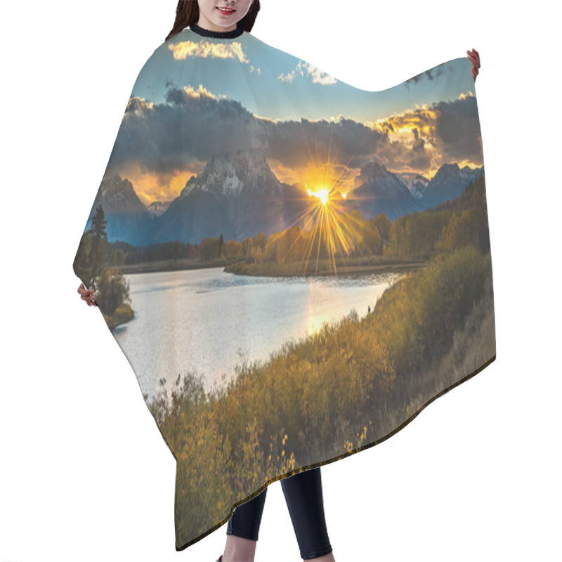 Personality  Oxbow Bend Turn Out Hair Cutting Cape