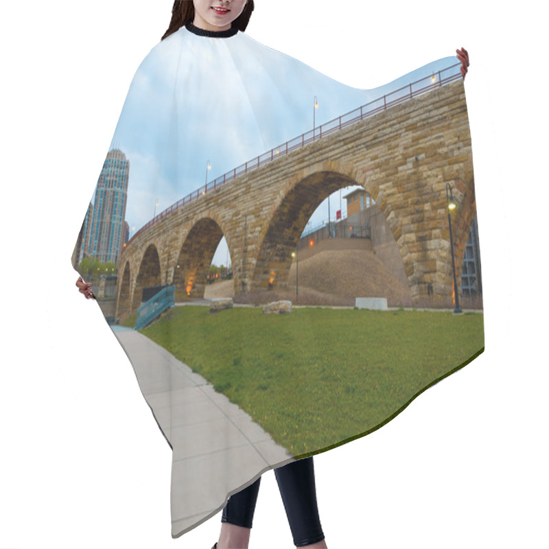 Personality  Stone Arch Bridge Hair Cutting Cape