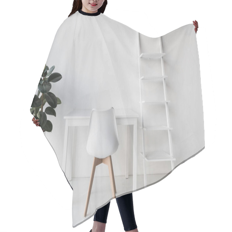 Personality  Stylish White Empty Workplace Hair Cutting Cape