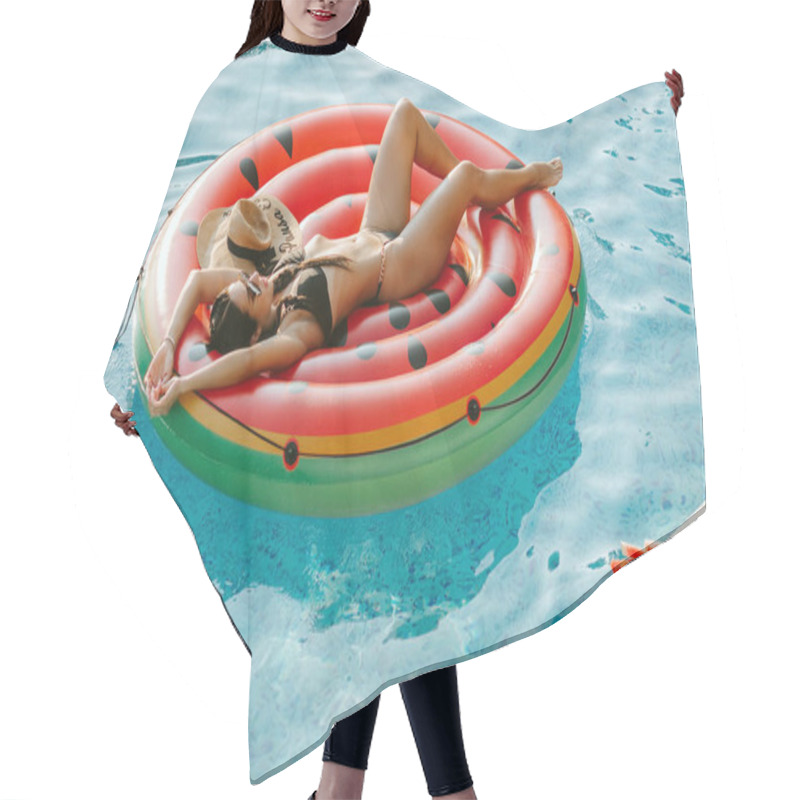 Personality  Sexy Woman Relax In Swimming Pool On Inflatable Fun Beach Floaty Outdoors Hair Cutting Cape