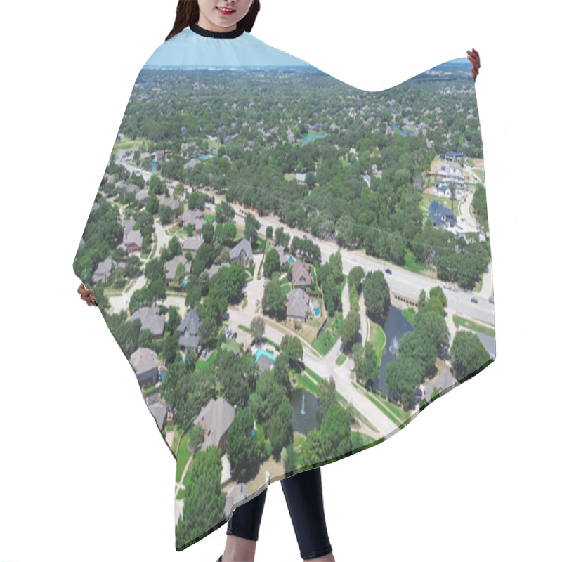 Personality  Cul-de-sac Street In Upscale Residential Neighborhood, Large Single Family Mansion Houses Swimming Pool Along West Southlake Boulevard In Keller, Suburbs Dallas Fort Worth Metroplex, Texas Aerial. USA Hair Cutting Cape