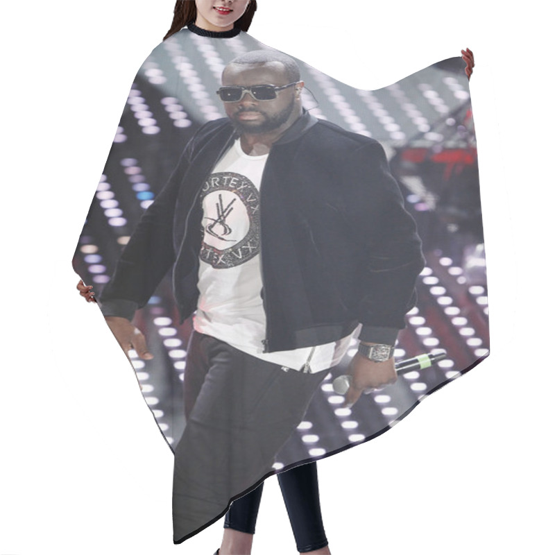 Personality  Singer Maitre Gims Hair Cutting Cape