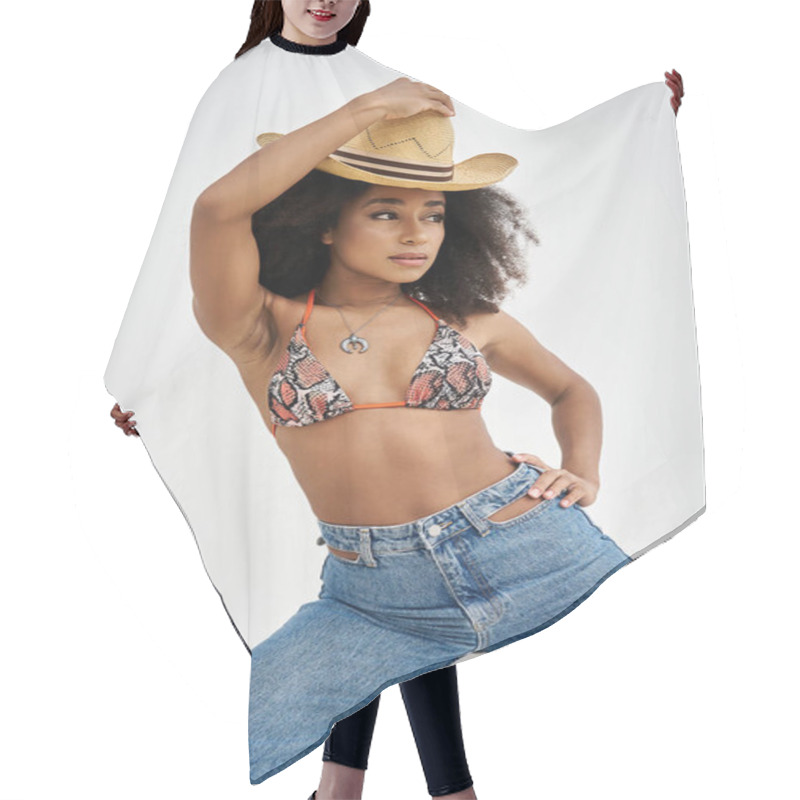 Personality  A Young Woman Displays Her Trendy Beach Style, Confidently Posing With A Straw Hat. Hair Cutting Cape