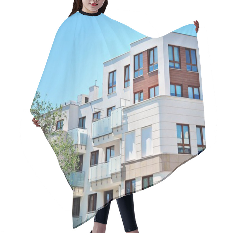 Personality   Modern Apartment Building Exterior Hair Cutting Cape