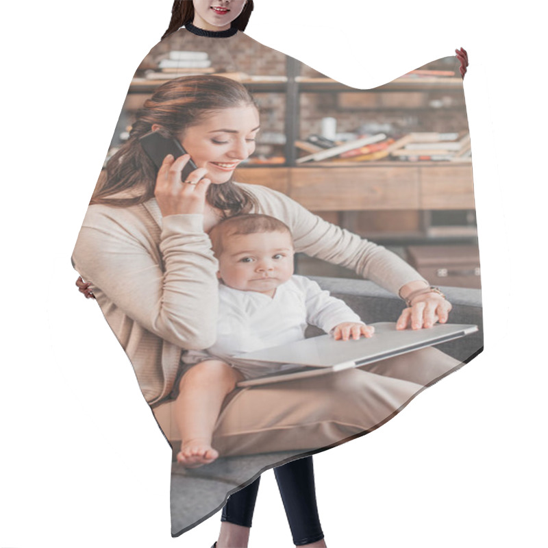 Personality  Mother With Her Son Using Laptop Hair Cutting Cape