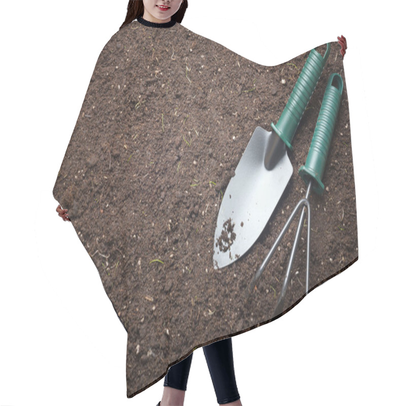 Personality  Soil With Shovel Hair Cutting Cape