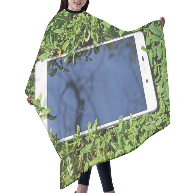 Personality  Smartphone In The Grass Hair Cutting Cape