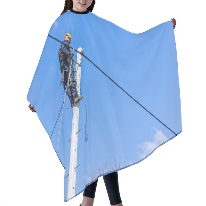 Personality  Work On A Pole Hair Cutting Cape