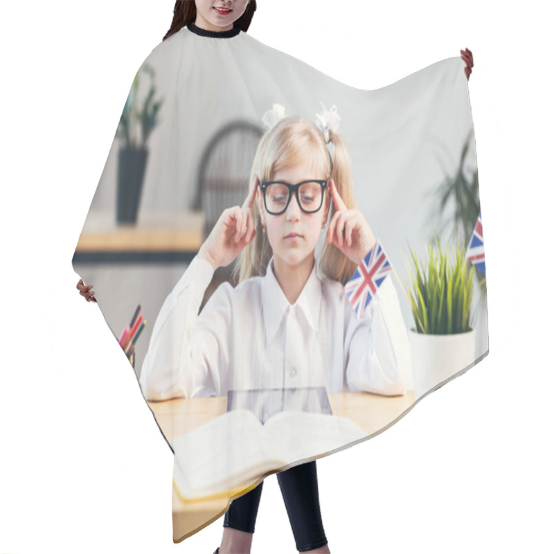 Personality  Concetrated English Learning Hair Cutting Cape