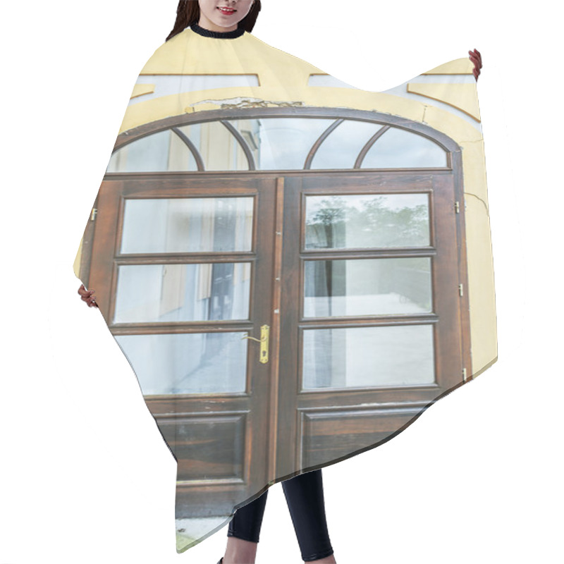 Personality  Old Door Hair Cutting Cape