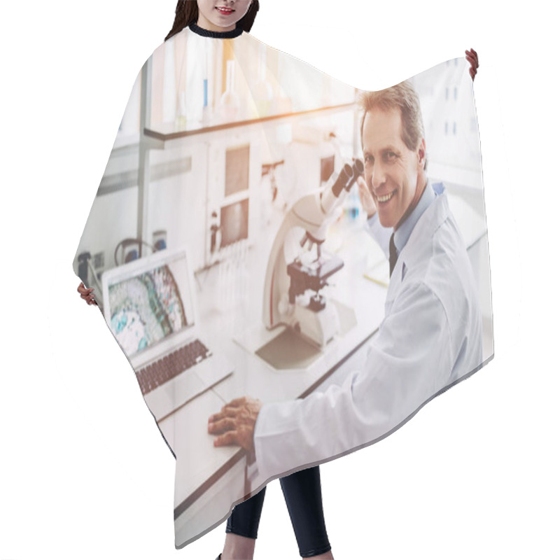 Personality  Laboratory Scientists Working Hair Cutting Cape