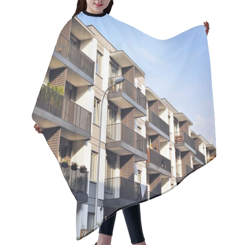 Personality   Modern Apartment Building Exterior Hair Cutting Cape