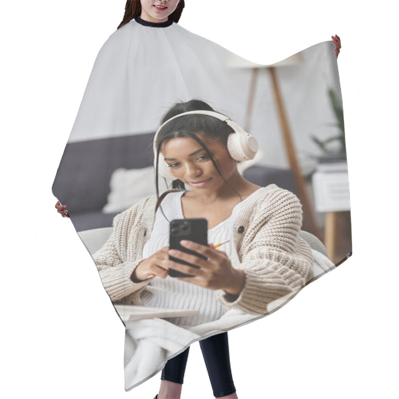 Personality  In A Cozy Living Room, A Young Woman Focuses On Her Studies, Enjoying Remote Learning. Hair Cutting Cape