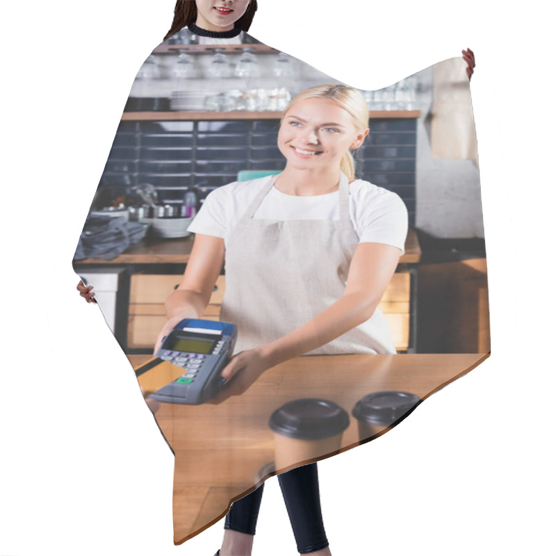 Personality  Smiling Blonde Barista Holding Payment Terminal Near Man With Credit Card And Disposable Cups On Bar Counter Hair Cutting Cape