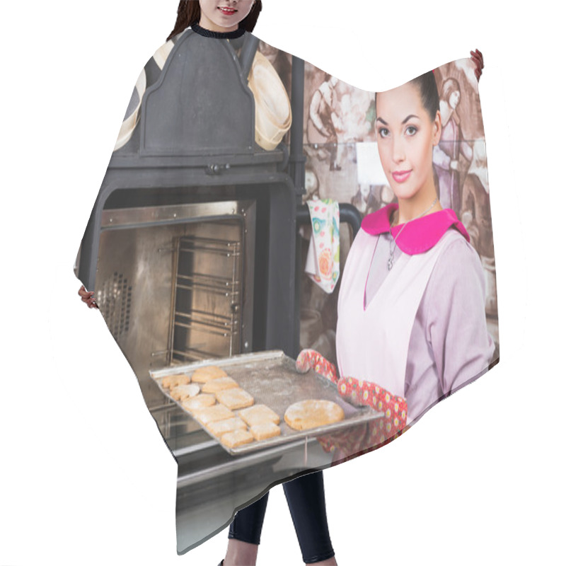 Personality  Beautiful Young Confectioner Holding Dripping Pan Hair Cutting Cape