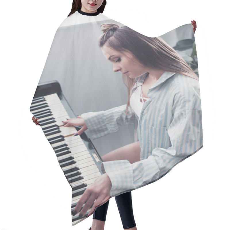 Personality  Attractive Musician Playing Piano In Living Room Hair Cutting Cape