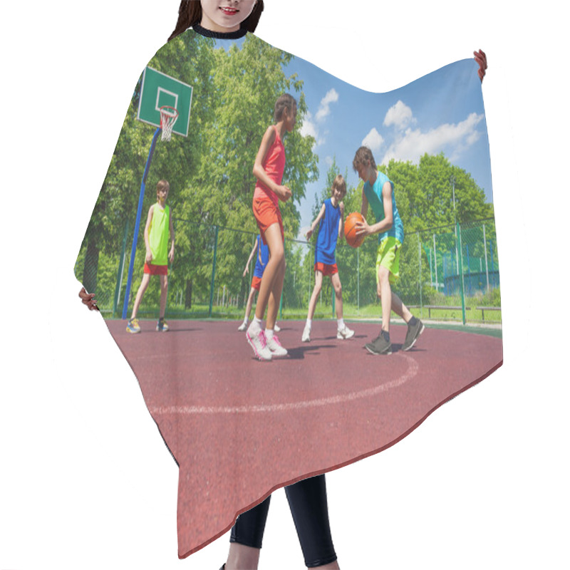 Personality  Boys And Girl Play Basketball Game On Playground Hair Cutting Cape