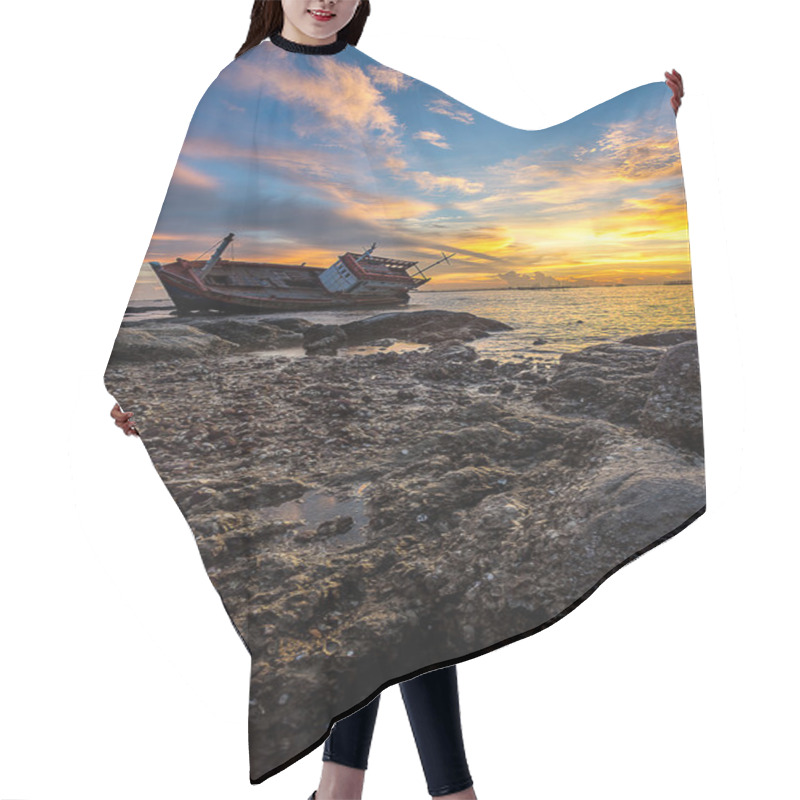 Personality  Wreck Fishing Boat Hair Cutting Cape