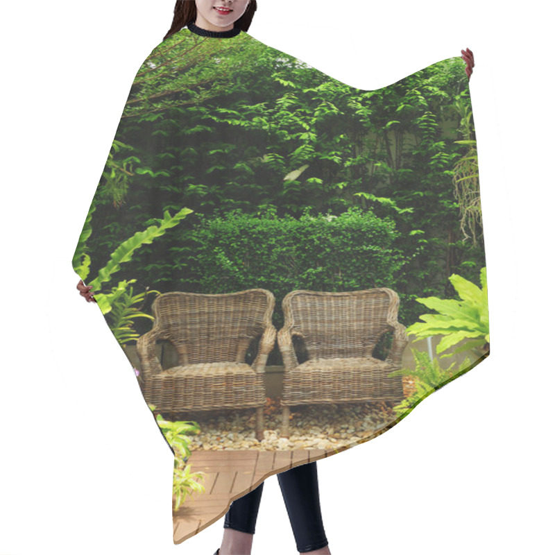 Personality  Couple Chair In The Garden Hair Cutting Cape