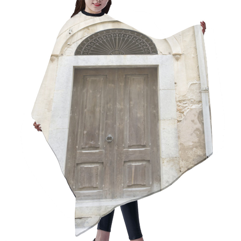 Personality  Old Door Hair Cutting Cape