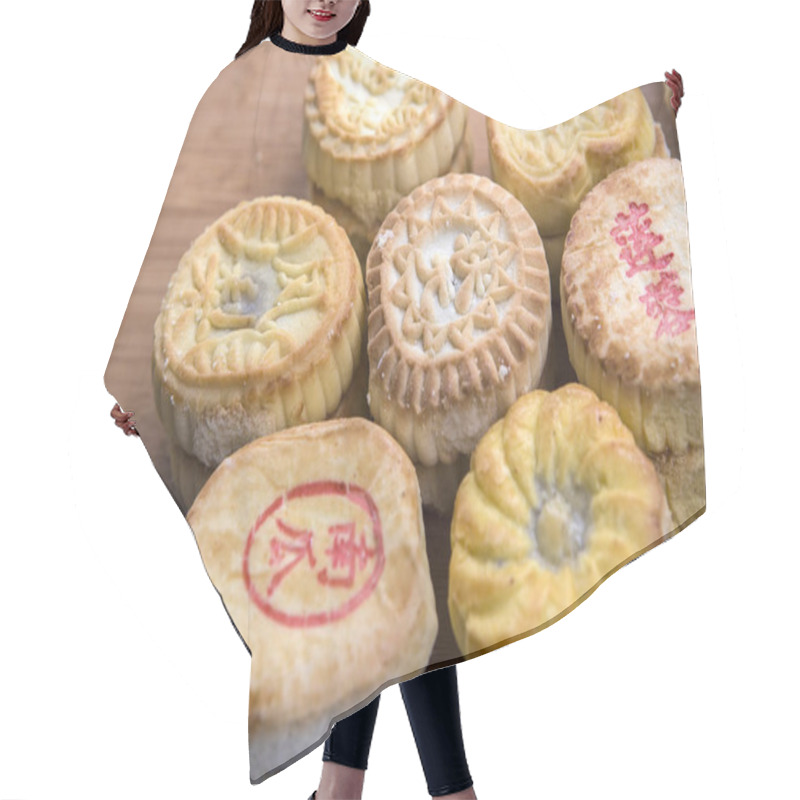 Personality  Tasty Chinese Lotus Seed Paste Mooncakes Hair Cutting Cape